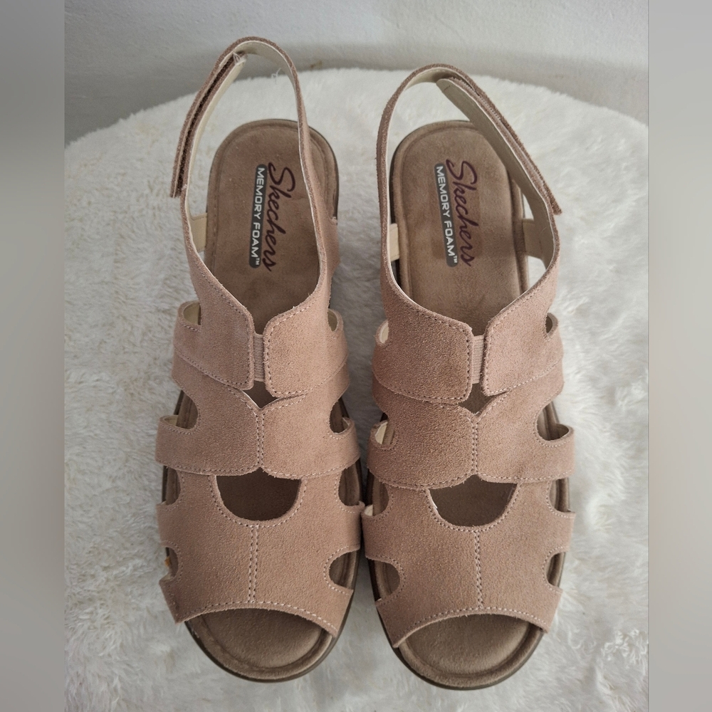 Skechers Parellel Style Women's Tan Wedge Sandals Size 10.